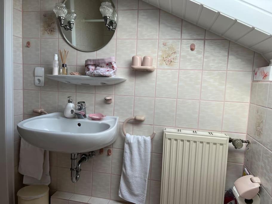 Gemuetliches Apartment Fuer Messe, Job & Kurzurlaub Im Gruenen, Naehe Duesseldorf Meerbusch Dış mekan fotoğraf
